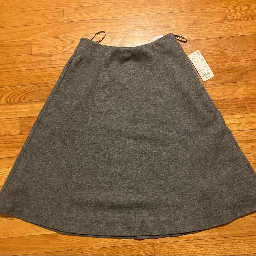 Uniqlo Gray A-Line Knee-Length Skirt for Work